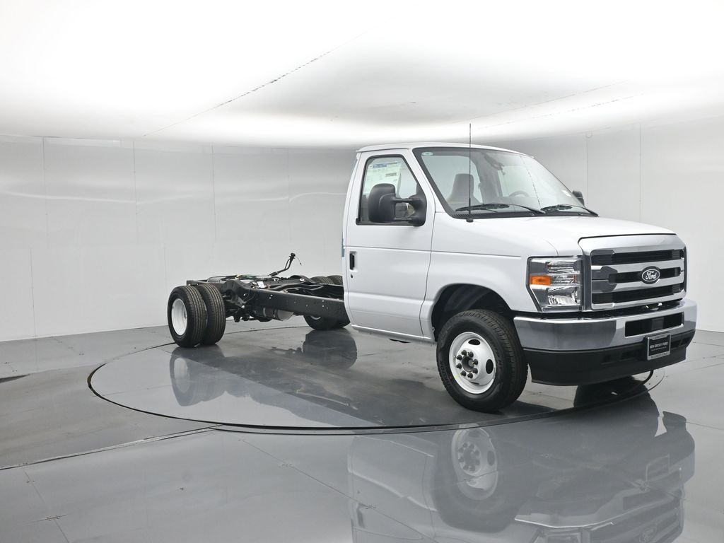 Oxford White 2027 Ford E-Series Chassis Pickup Truck Rear-Wheel Drive 6-Speed Automatic