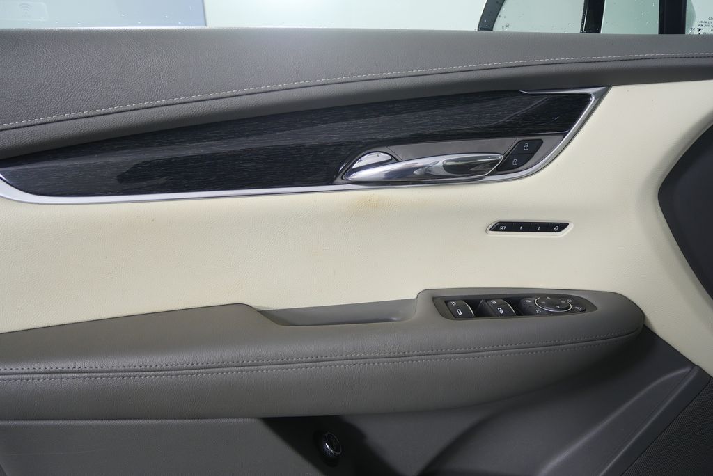 Thumbnail: 2021 Cadillac XT6 - 9