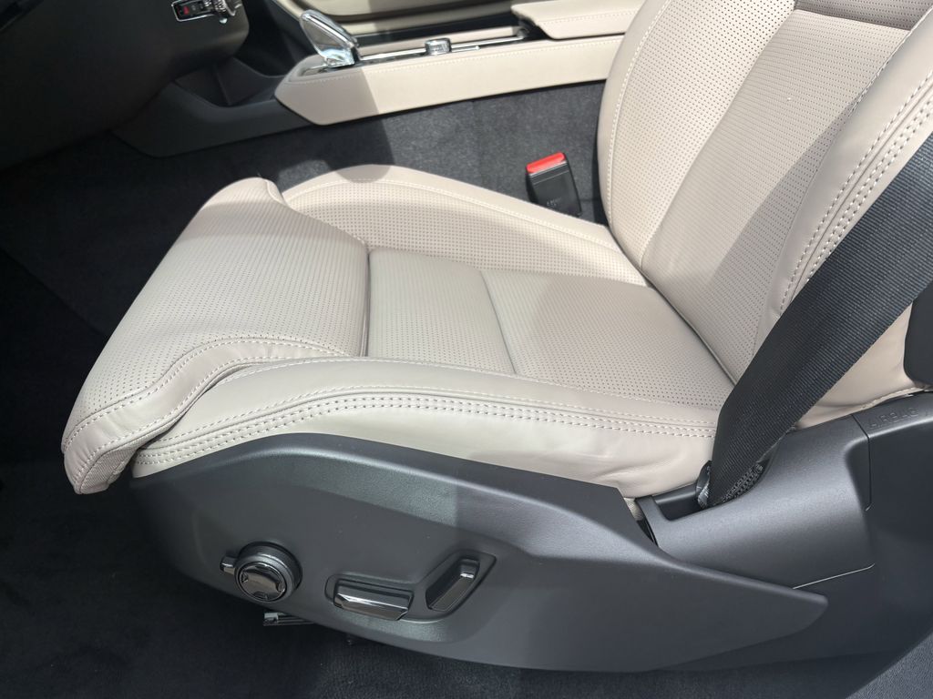 New 2026 White Volvo T8 Ultra image 13