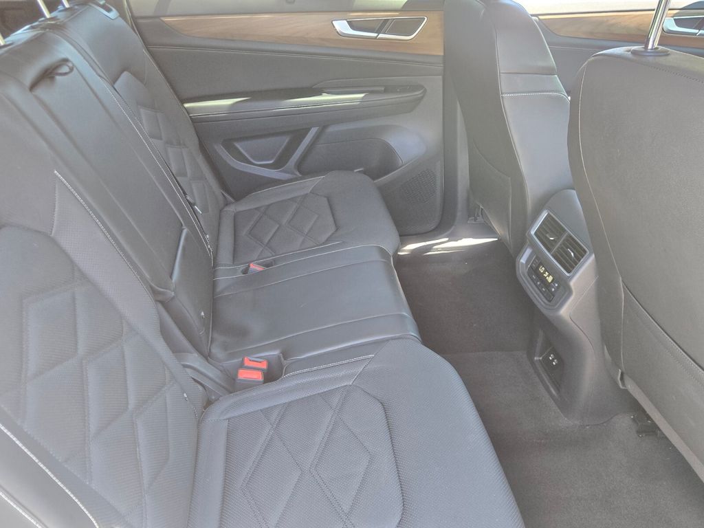 2024 Volkswagen Atlas - $25,700