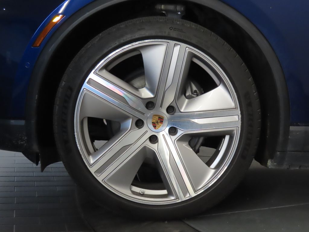 Thumbnail: 2024 Porsche Macan - 11