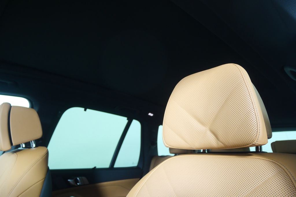 Thumbnail: 2026 BMW X5 - 12