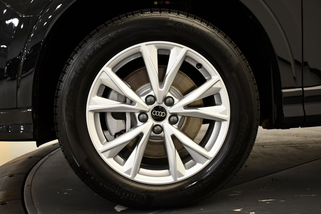 Thumbnail: 2025 Audi Q3 - 14