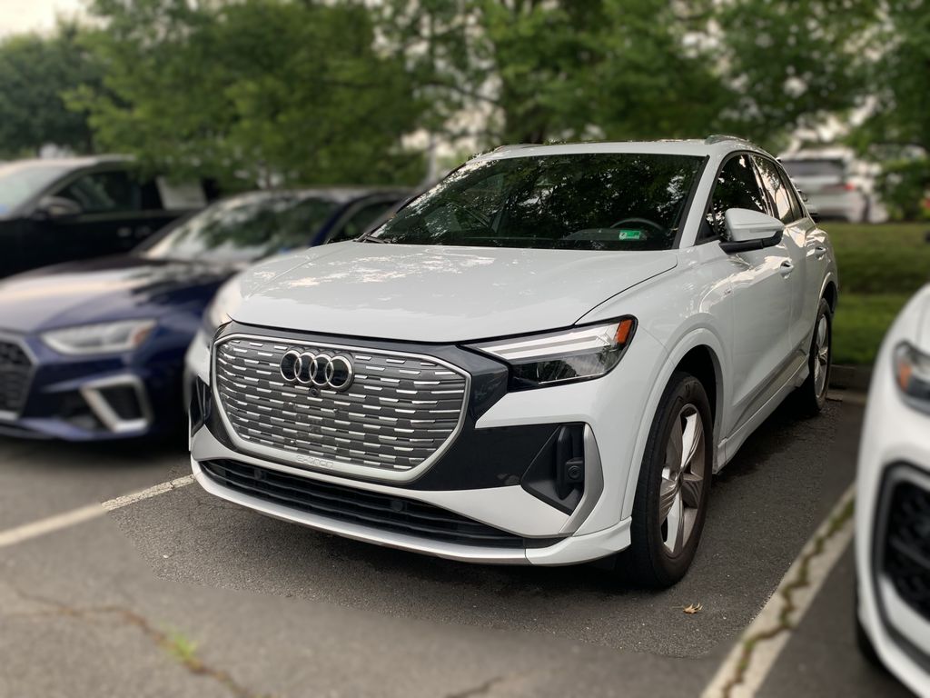 Thumbnail: 2023 Audi Q4 e-tron - 3
