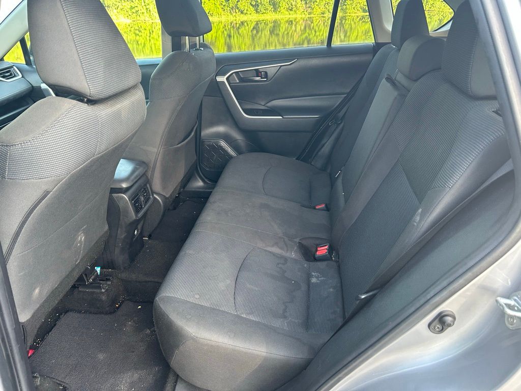 2022 Toyota RAV4 LE 13