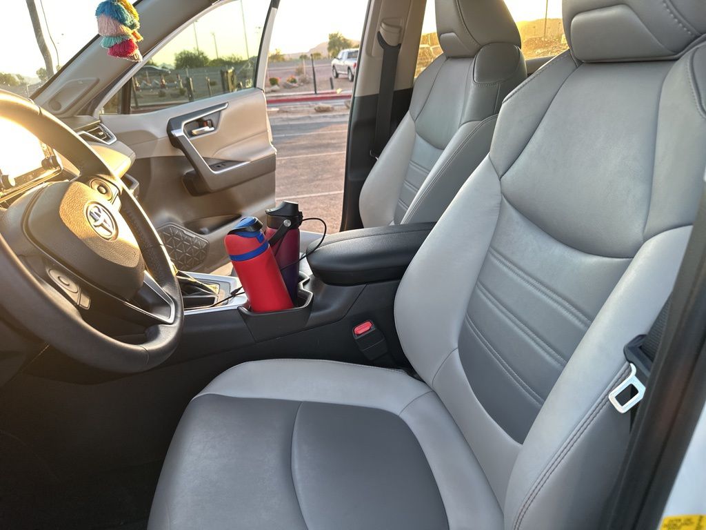 Thumbnail: 2021 Toyota RAV4 - 4