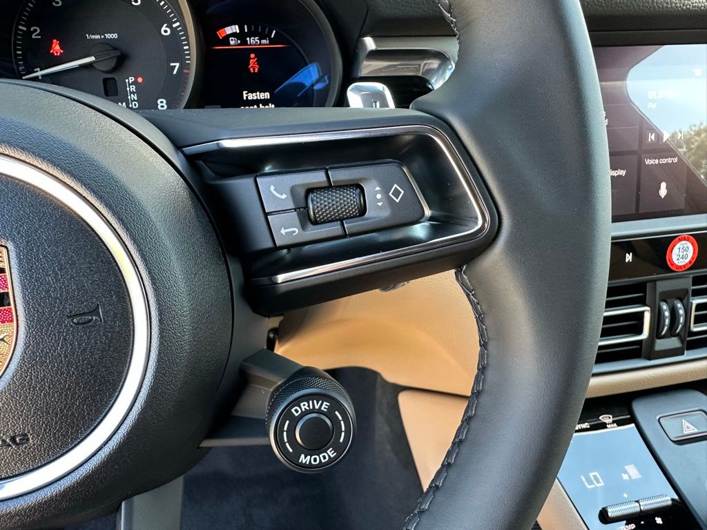 Thumbnail: 2026 Porsche Macan - 15