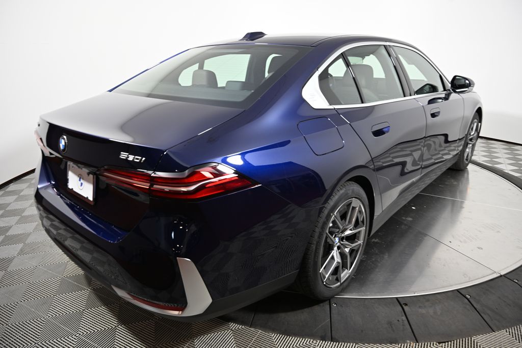 Thumbnail: 2026 BMW 5 Series - 5