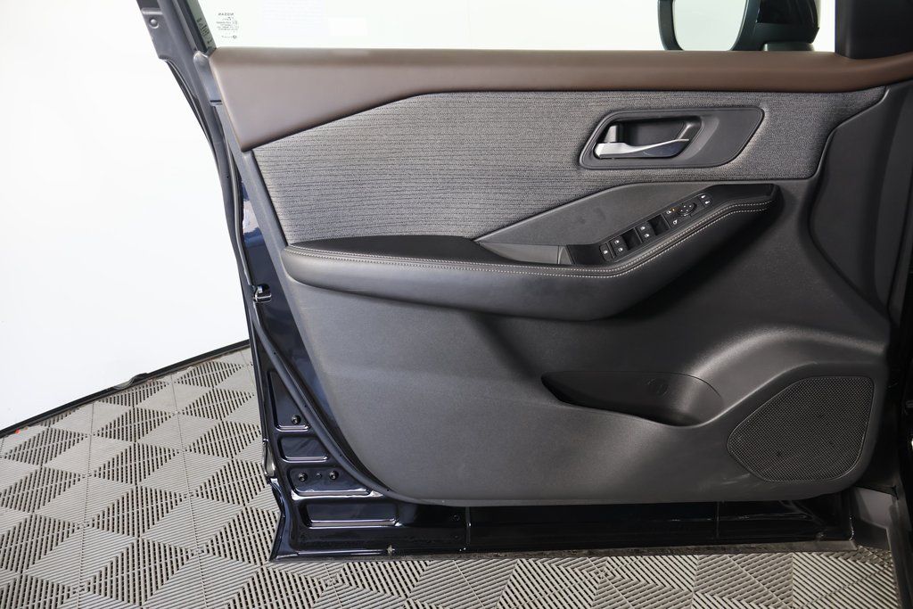 Thumbnail: 2022 Nissan Rogue - 12