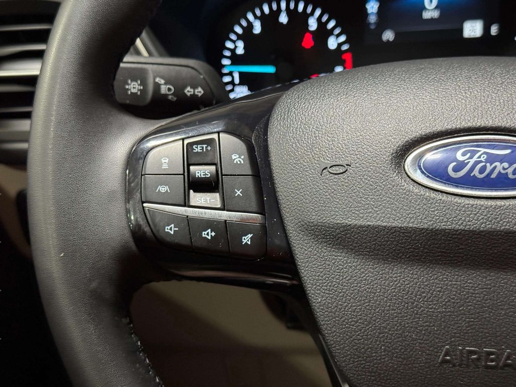 Used 2021 Desert Gold Metallic Ford SE image 15