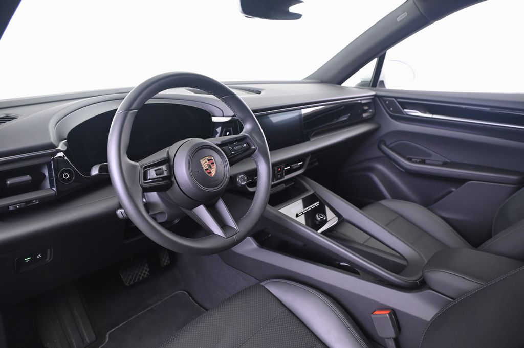 Thumbnail: 2024 Porsche Macan - 4