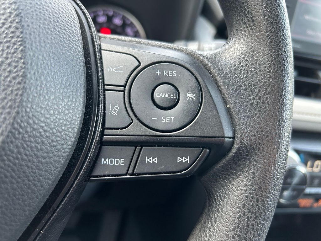 Thumbnail: 2022 Toyota RAV4 - 19