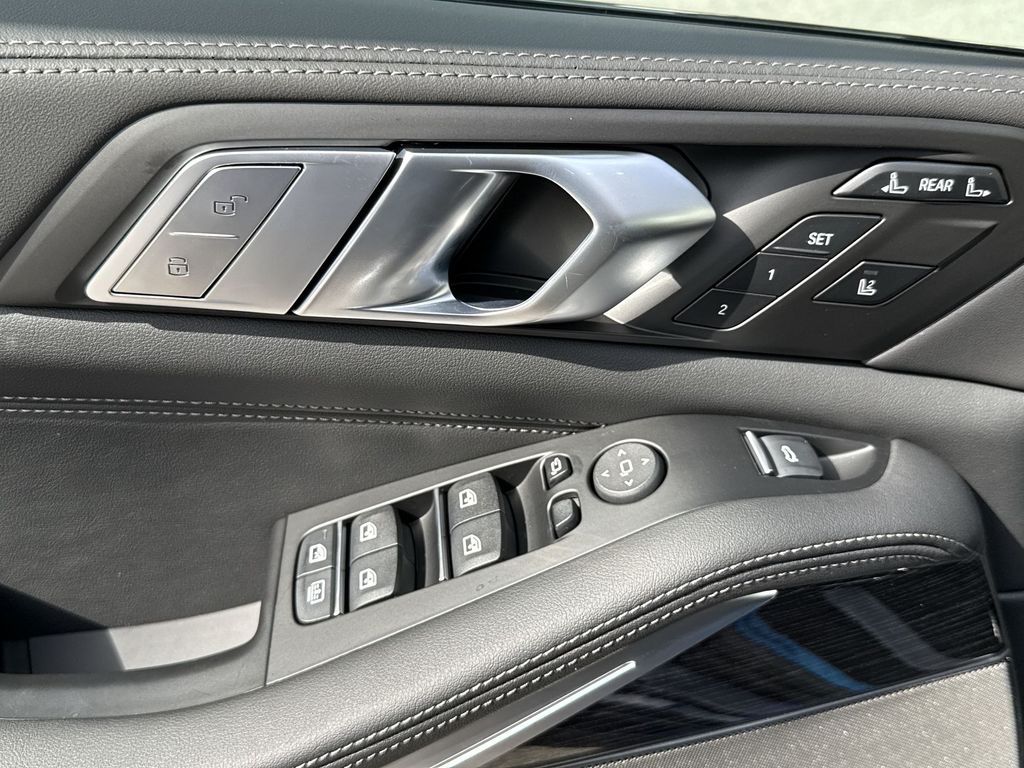 Thumbnail: 2027 BMW X7 - 13