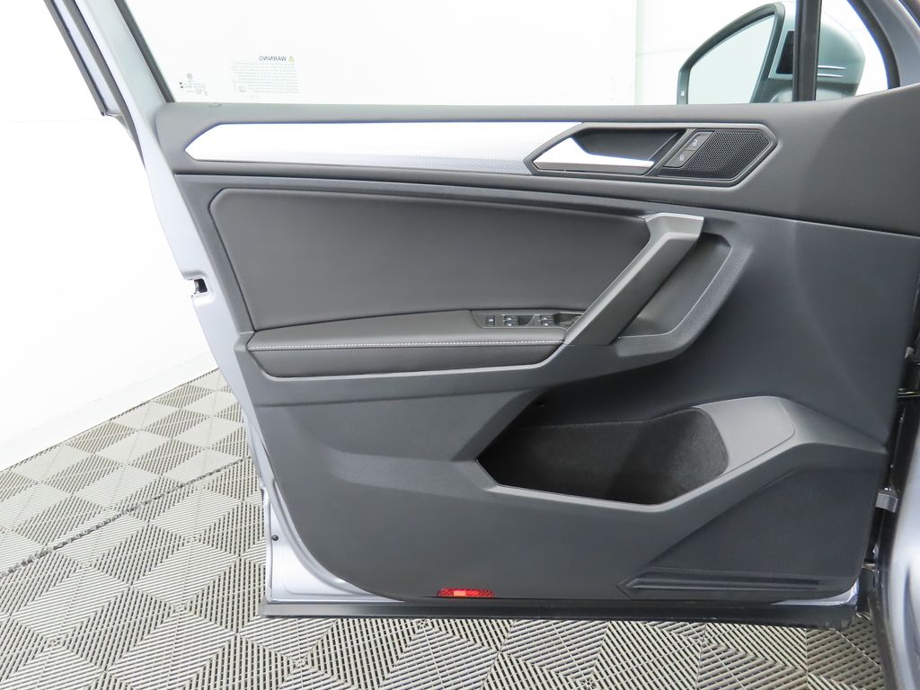 Thumbnail: 2024 Volkswagen Tiguan - 25