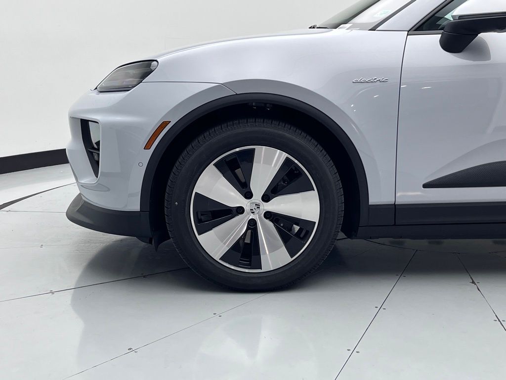 Thumbnail: 2025 Porsche Macan - 29