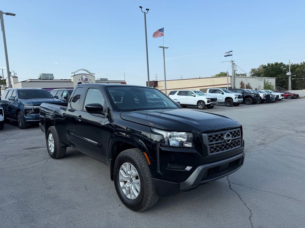 Super Black 2022 Nissan Frontier Pickup Truck Four-Wheel Drive 9-Speed Automatic