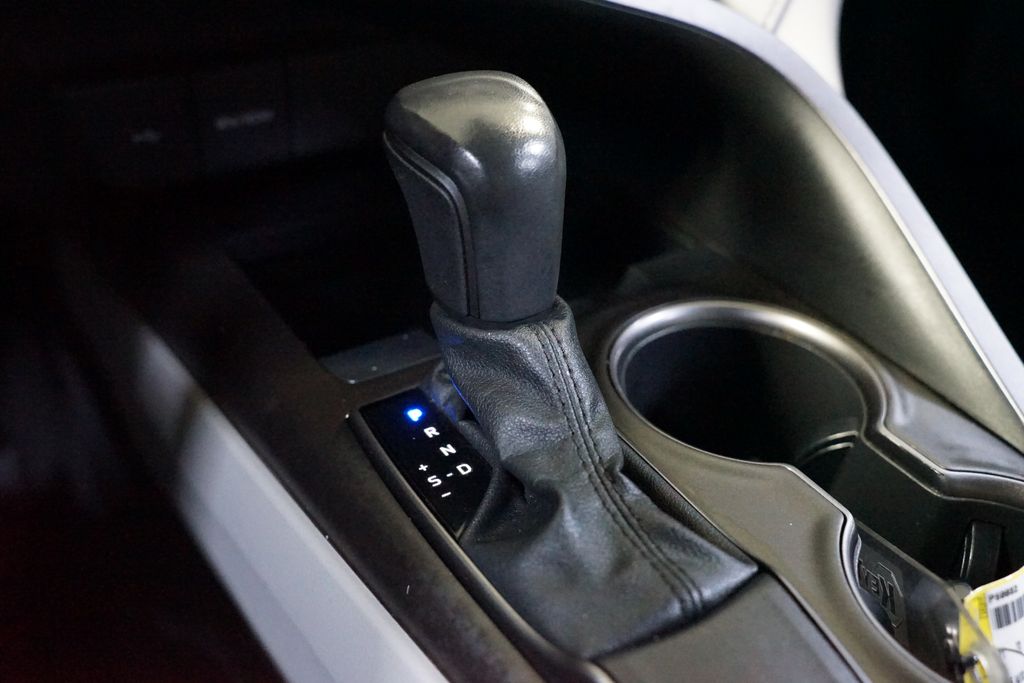 Thumbnail: 2021 Toyota Camry - 21