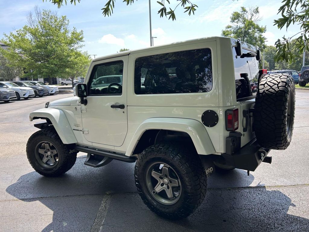 Used 2012 White Jeep Sahara image 4