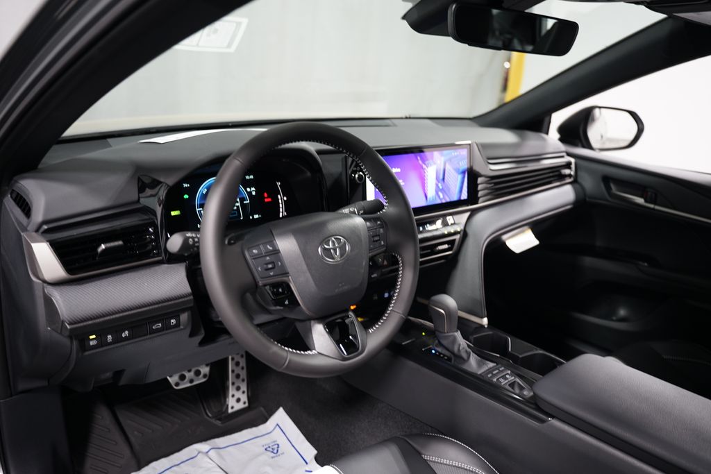 2025 Toyota Camry SE 11