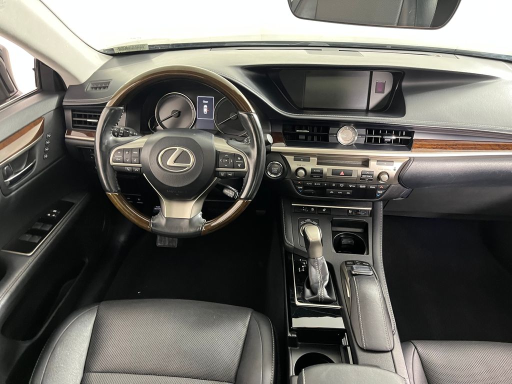 Thumbnail: 2016 Lexus ES - 4