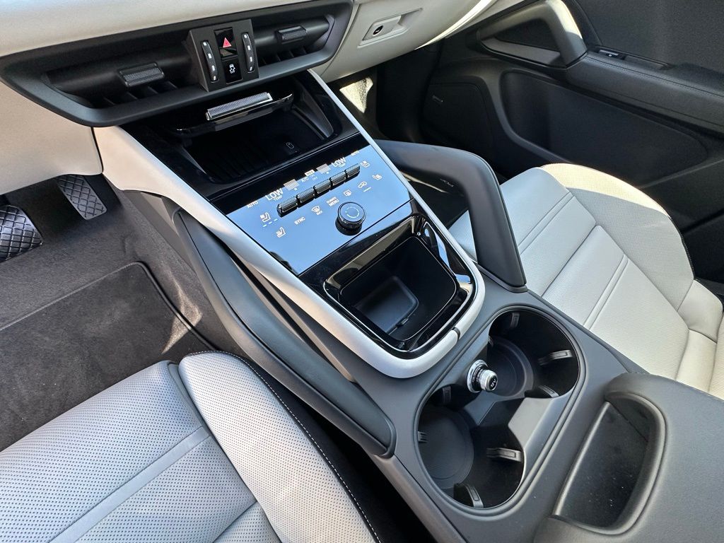 Thumbnail: 2026 Porsche Cayenne - 27