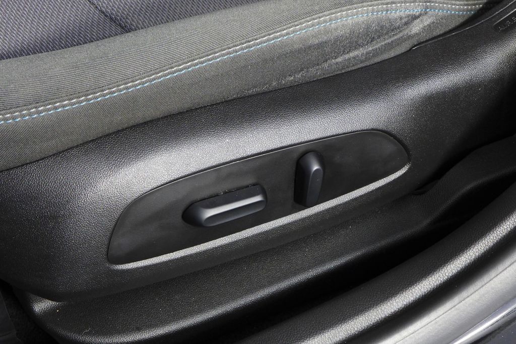 Thumbnail: 2018 Chevrolet Cruze - 22