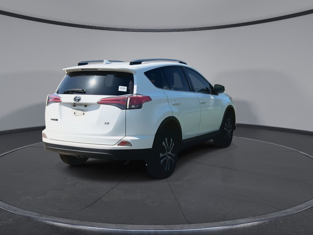 Thumbnail: 2018 Toyota RAV4 - 8