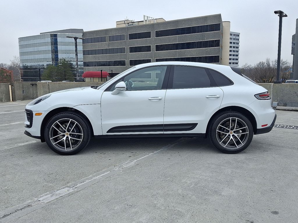 Thumbnail: 2026 Porsche Macan - 2