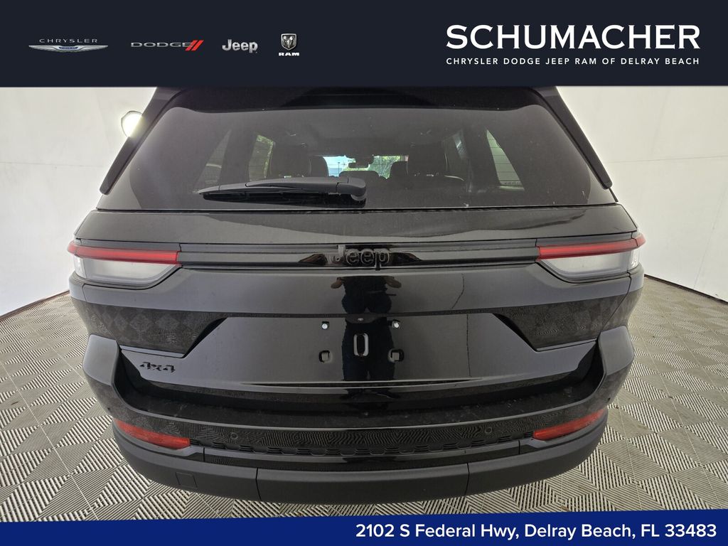new 2025 Jeep Grand Cherokee car, priced at $43,985