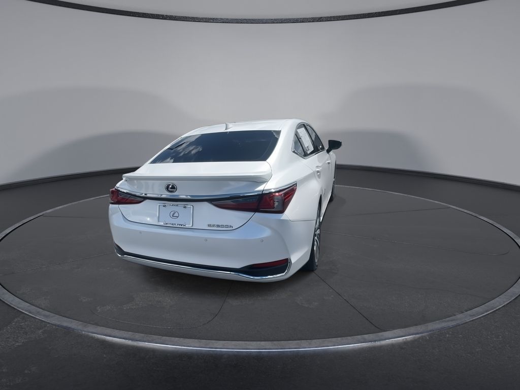 Thumbnail: 2021 Lexus ES - 8