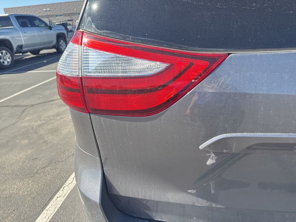 Thumbnail: 2016 Toyota Sienna - 6