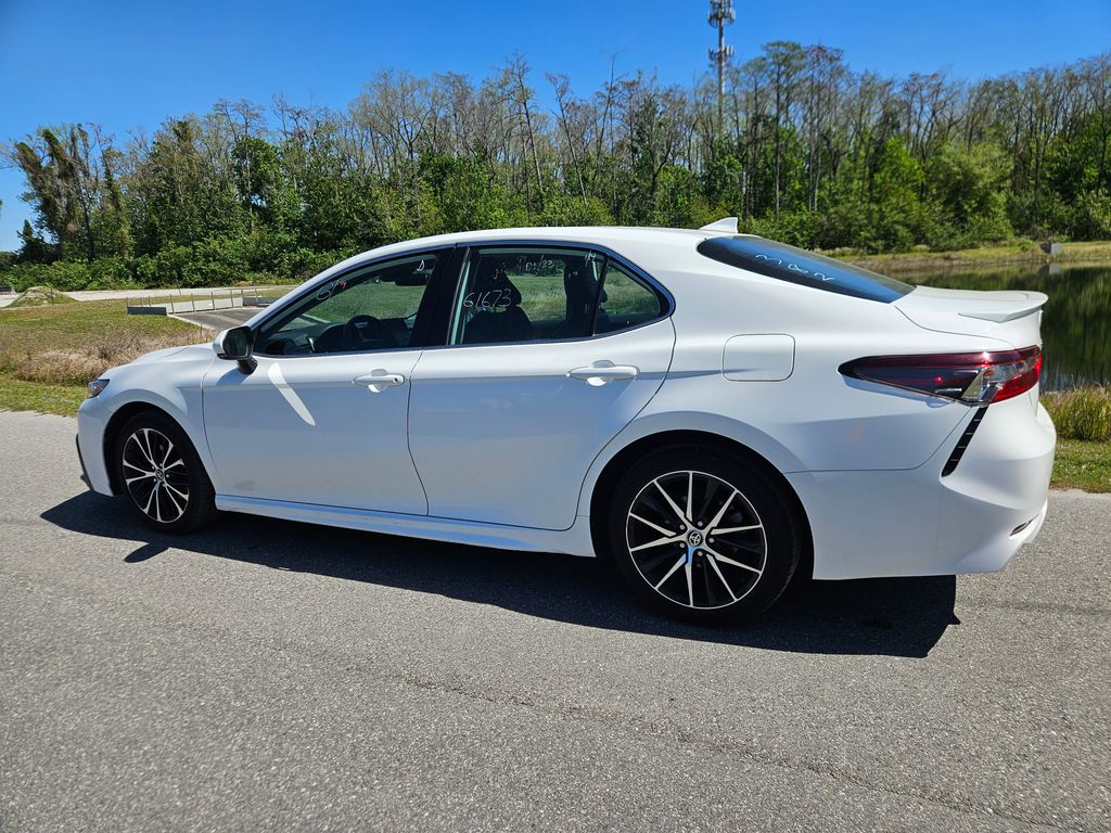 2022 Toyota Camry SE 3