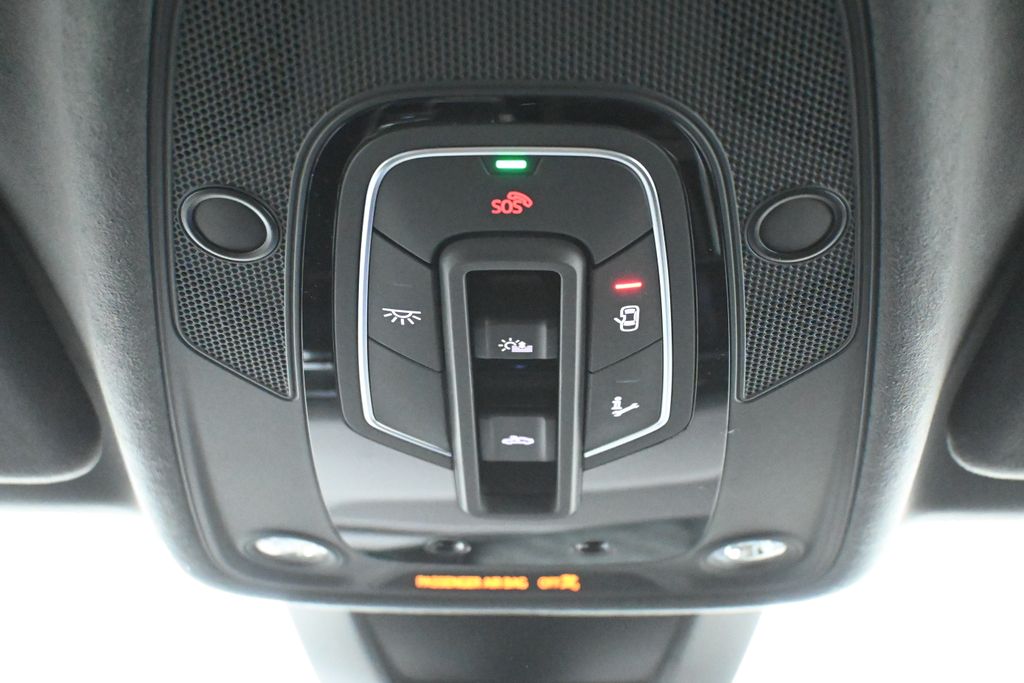 Thumbnail: 2026 Audi SQ8 - 16