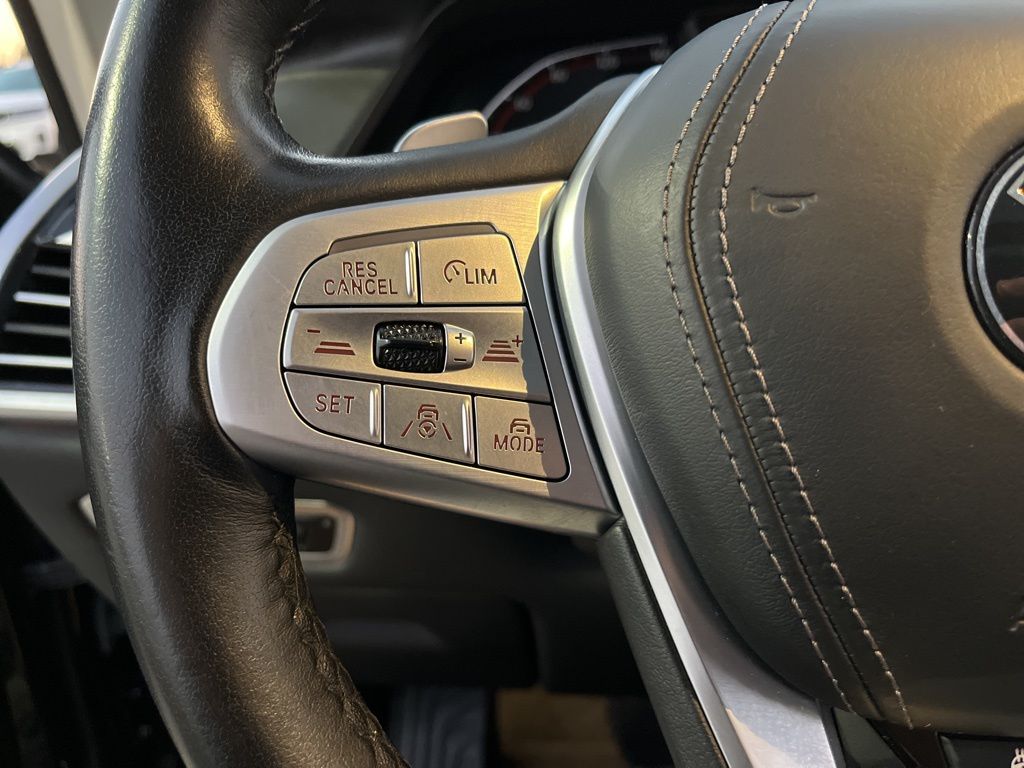 Thumbnail: 2022 BMW X7 - 22