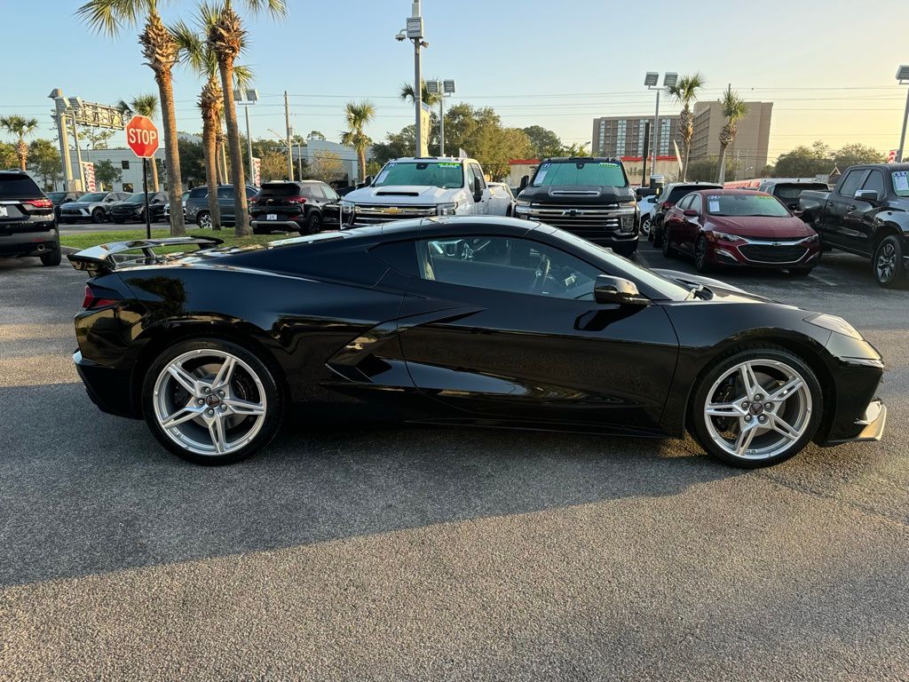 2025 Chevrolet Corvette Stingray 8