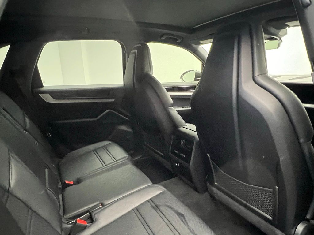 Thumbnail: 2024 Porsche Cayenne - 16