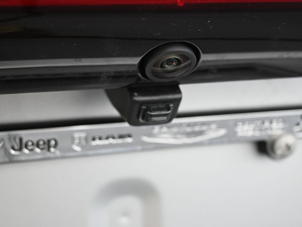 New 2026 Silver Mist Clearcoat Chrysler Select image 31