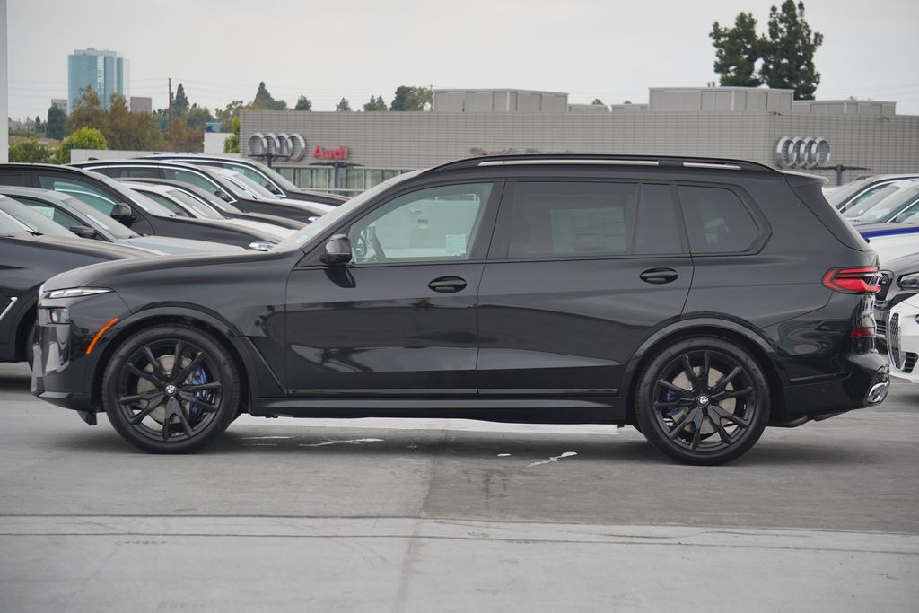 2025 BMW X7 M60i 4