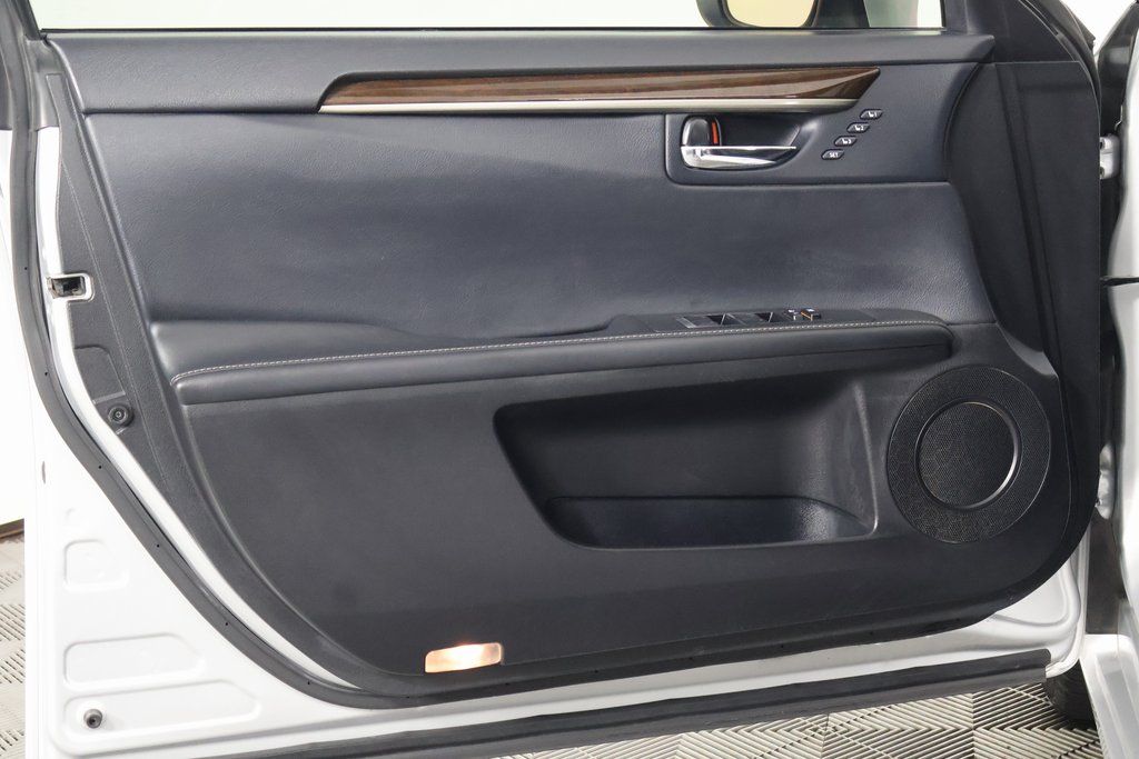 Thumbnail: 2014 Lexus ES - 12