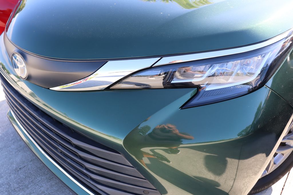 Thumbnail: 2021 Toyota Sienna - 3