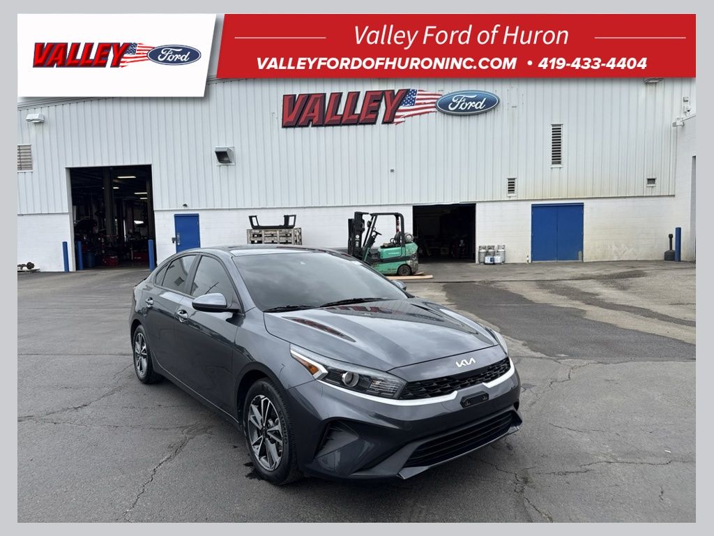 Gravity Gray 2023 Kia Forte Sedan Front-Wheel Drive Continuously Variable Transmission