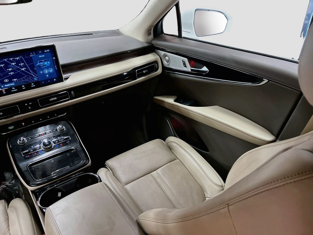 Used 2023 White Metallic Lincoln Reserve image 25