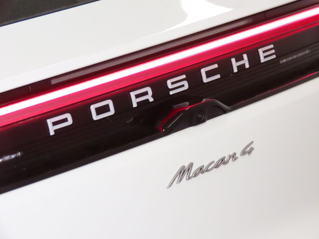 Thumbnail: 2026 Porsche Macan - 12