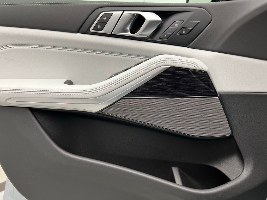 Thumbnail: 2026 BMW X5 - 21