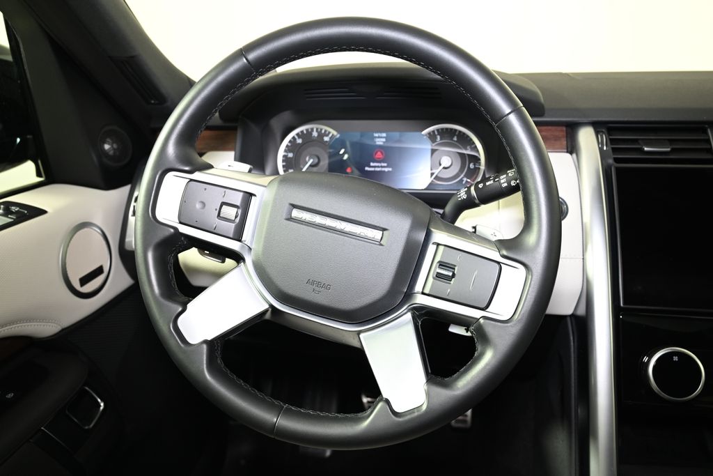 Thumbnail: 2023 Land Rover Discovery - 17