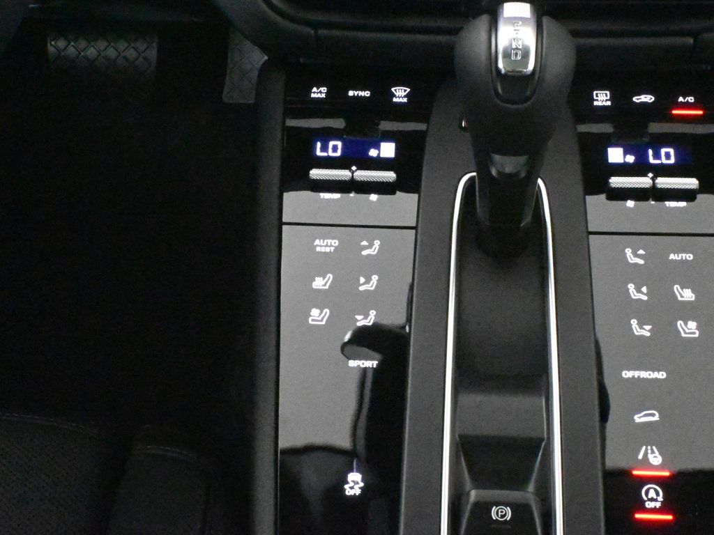 Thumbnail: 2025 Porsche Macan - 26