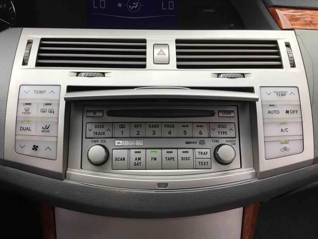 2005 Toyota Avalon XL 19