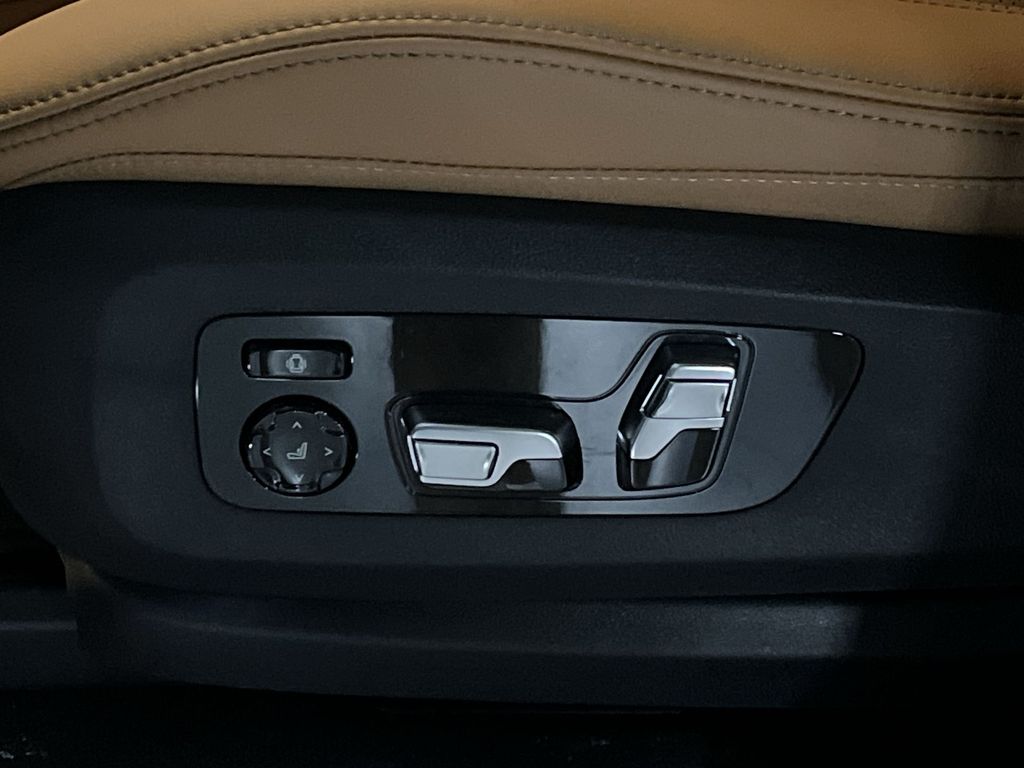 Thumbnail: 2026 BMW X5 - 12