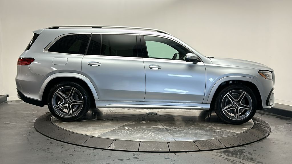 2025 Mercedes-Benz GLS 450 4MATIC 8