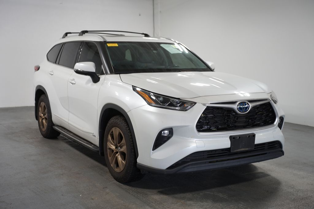 Thumbnail: 2022 Toyota Highlander - 3